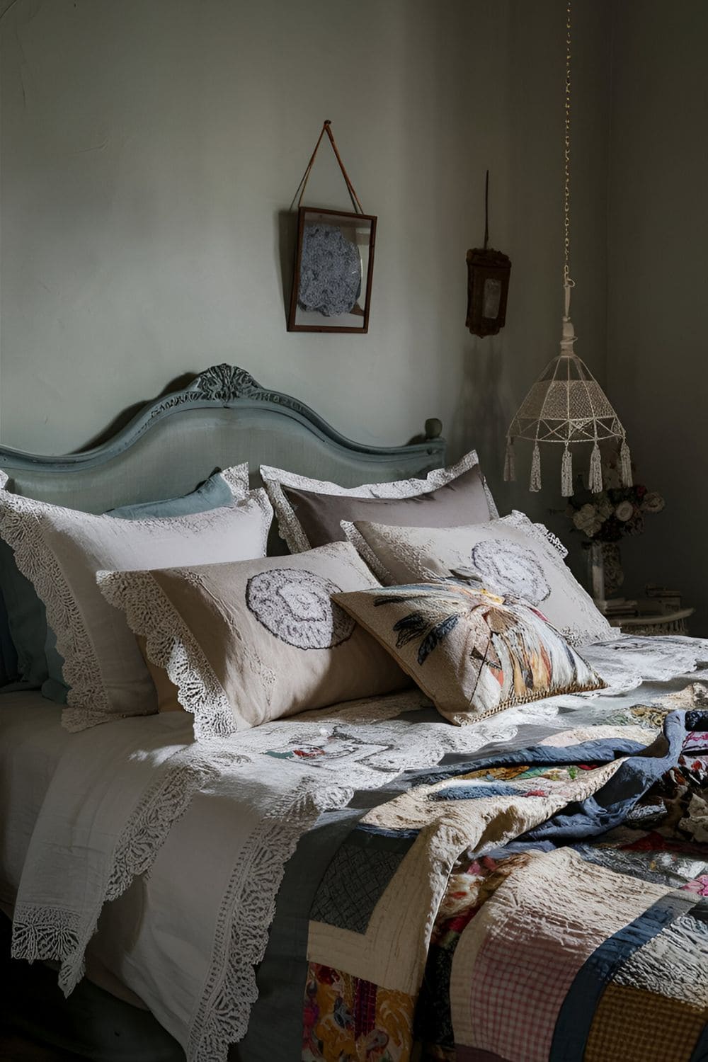 Vintage Bedroom With Vintage Linen